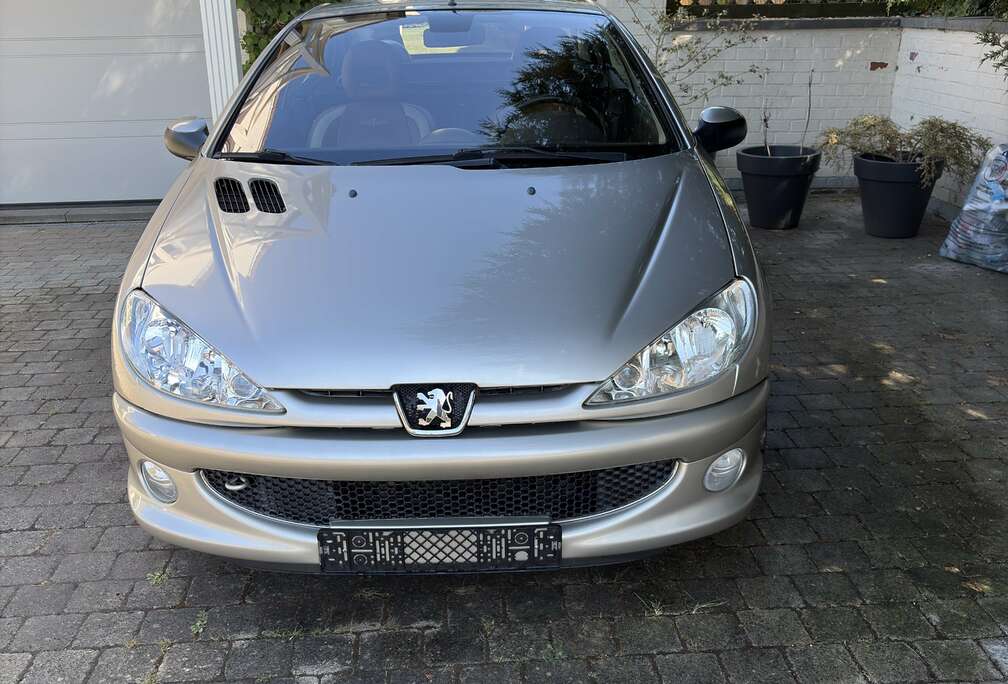 Peugeot CC 1.6i 16v Roland Garros