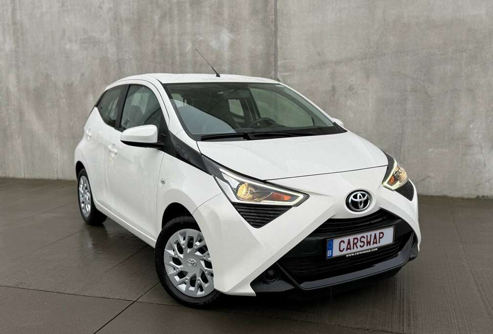 Toyota X-Play 1.0 VVTi / 12.000KM / CarPlay / A/C /Camera