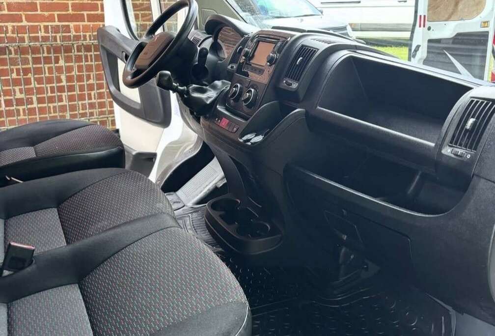 Peugeot 2.0 BlueHDi L4H2 Premium Pack S/S