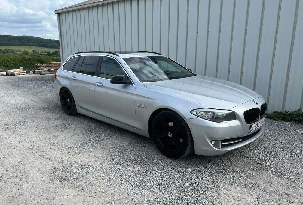 BMW Touring / Cuir / Full option / attache remorque