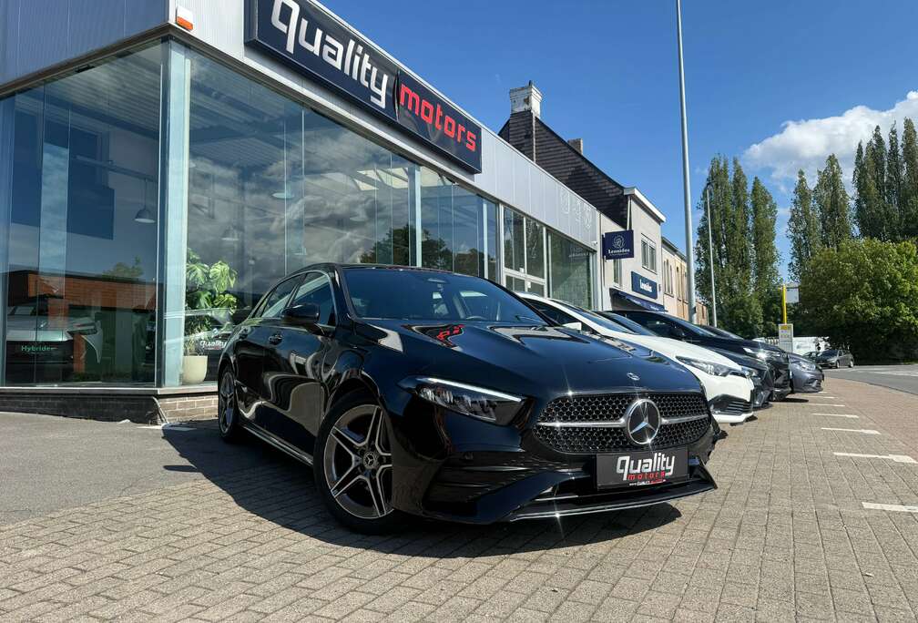 Mercedes-Benz A 180 AMG-PACK / SFEERVERLICHTING / KEY-LESS / CAMERA / CARPLAY /