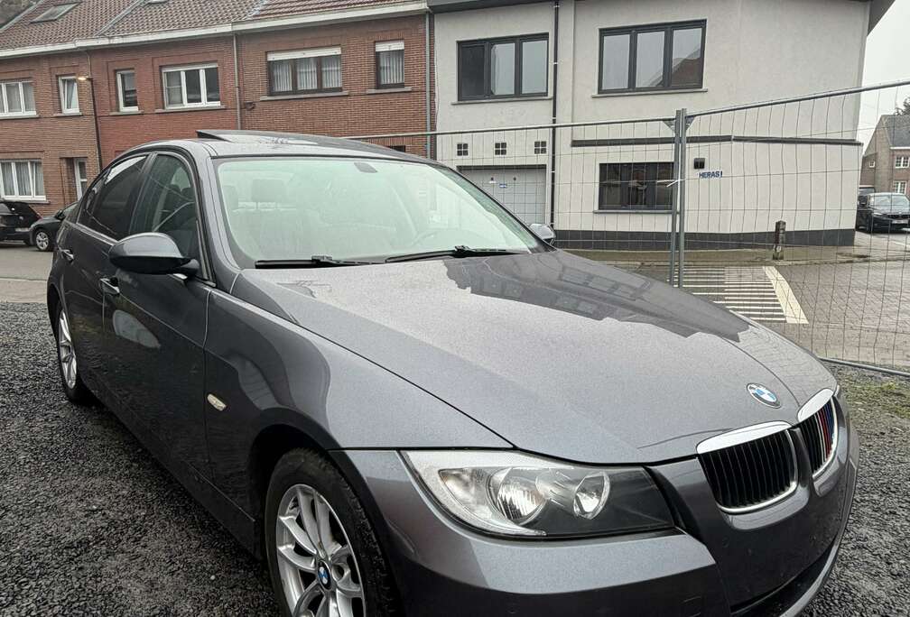 BMW 318i CARPLAY, CLIMA, TOIT OUVR. PRET A IMMATRICULÉ