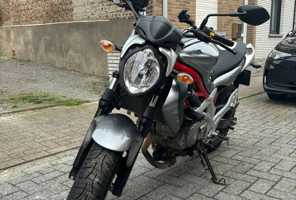 Suzuki Gladius