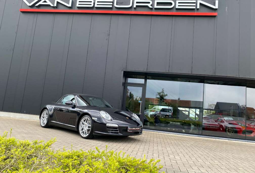 Porsche 911 Carrera 4 Cabriolet \