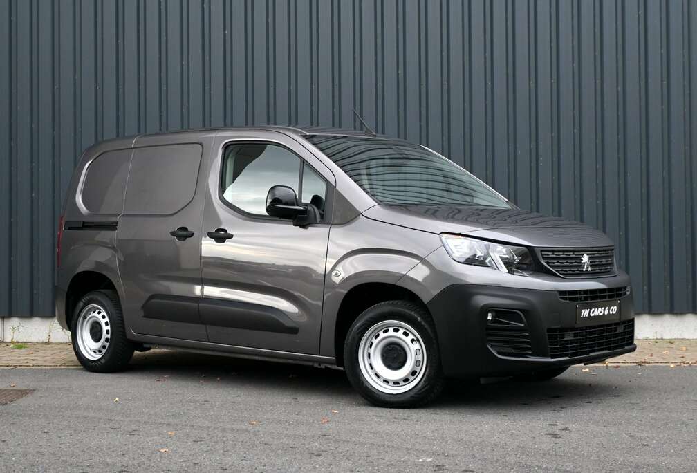 Citroen 1.2i Benzine 110PK / 3 zit, AC, Trekh, Cam, Cruise