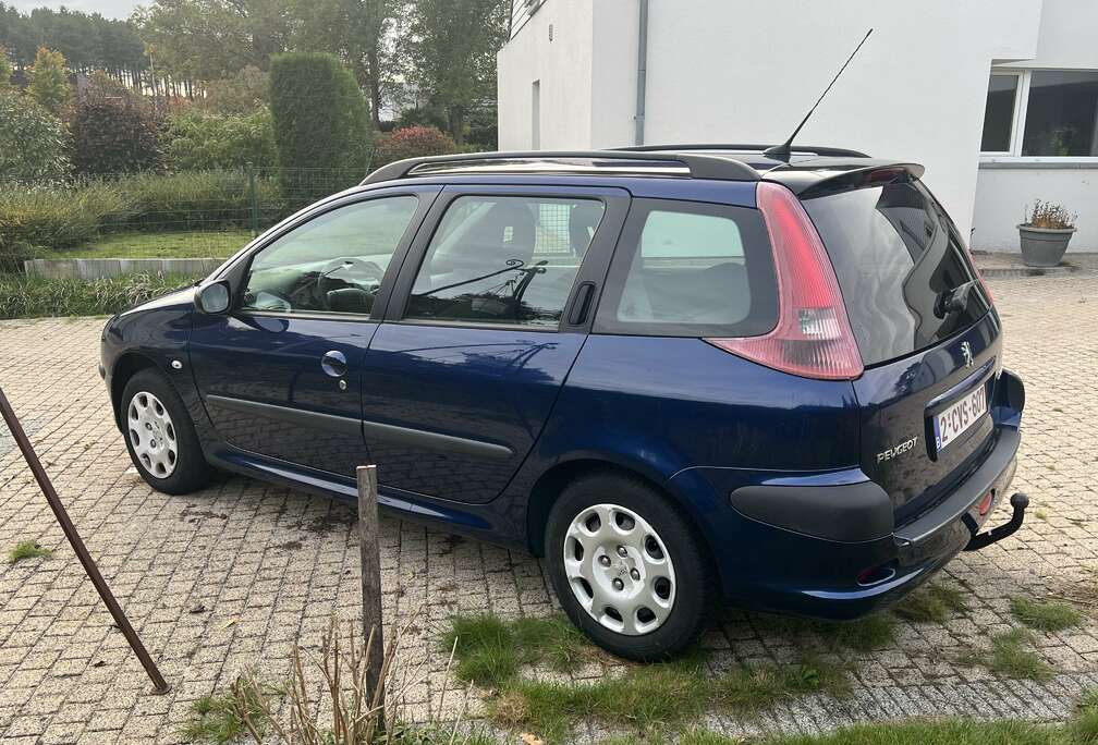 Peugeot SW 1.4i  Verkocht