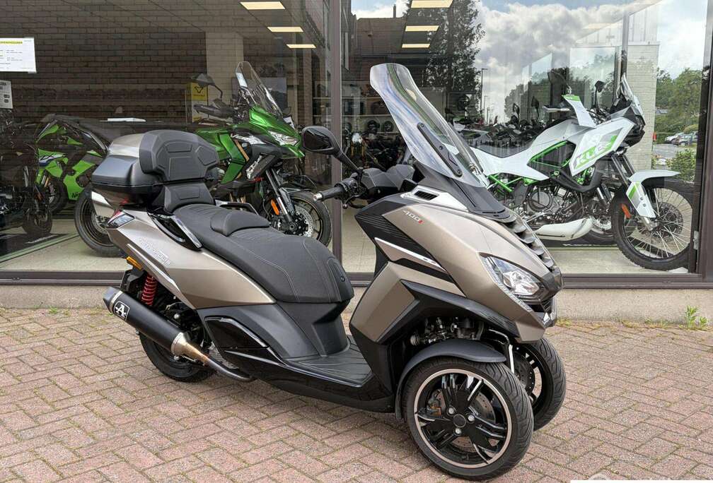 Peugeot 400 SW met GPS
