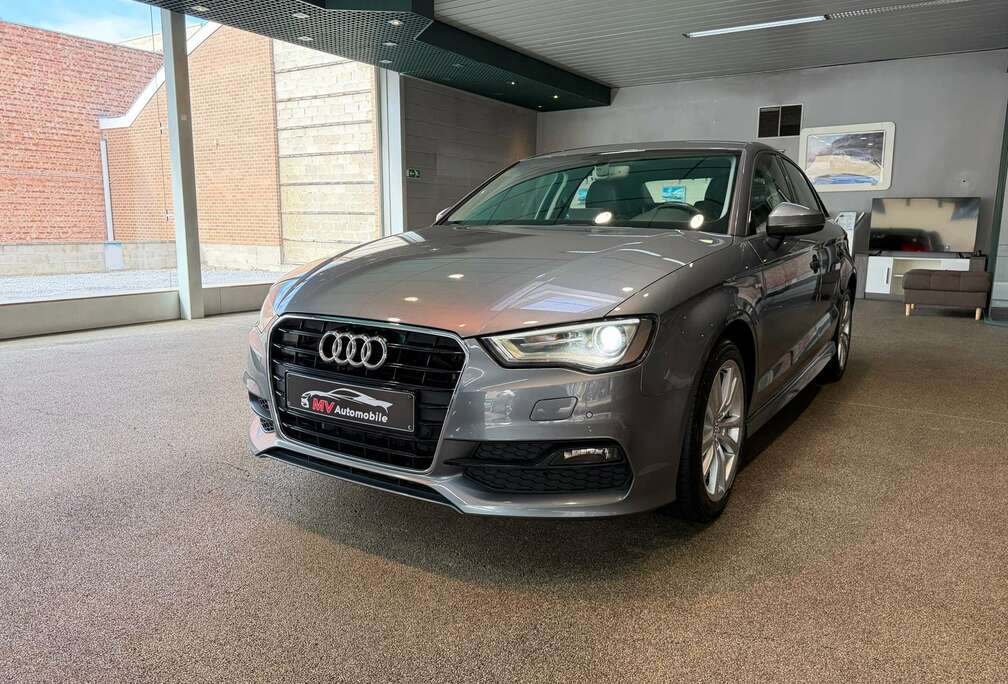 Audi 2.0 TDi S line * Bi-Xenon * Semi-Cuir * Navi * Jante