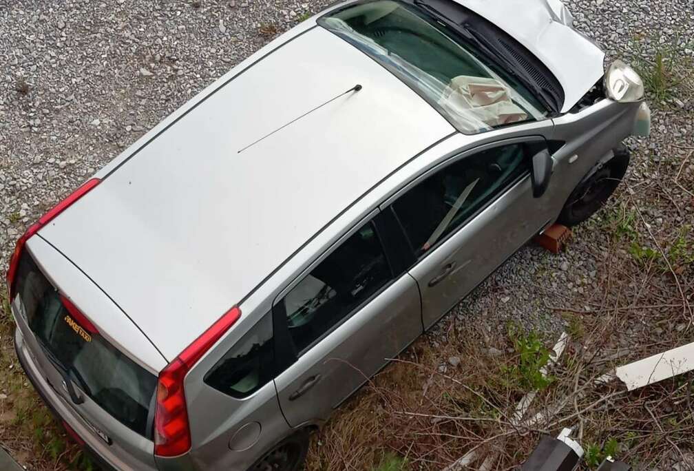 Nissan 1.4i 16v Acenta