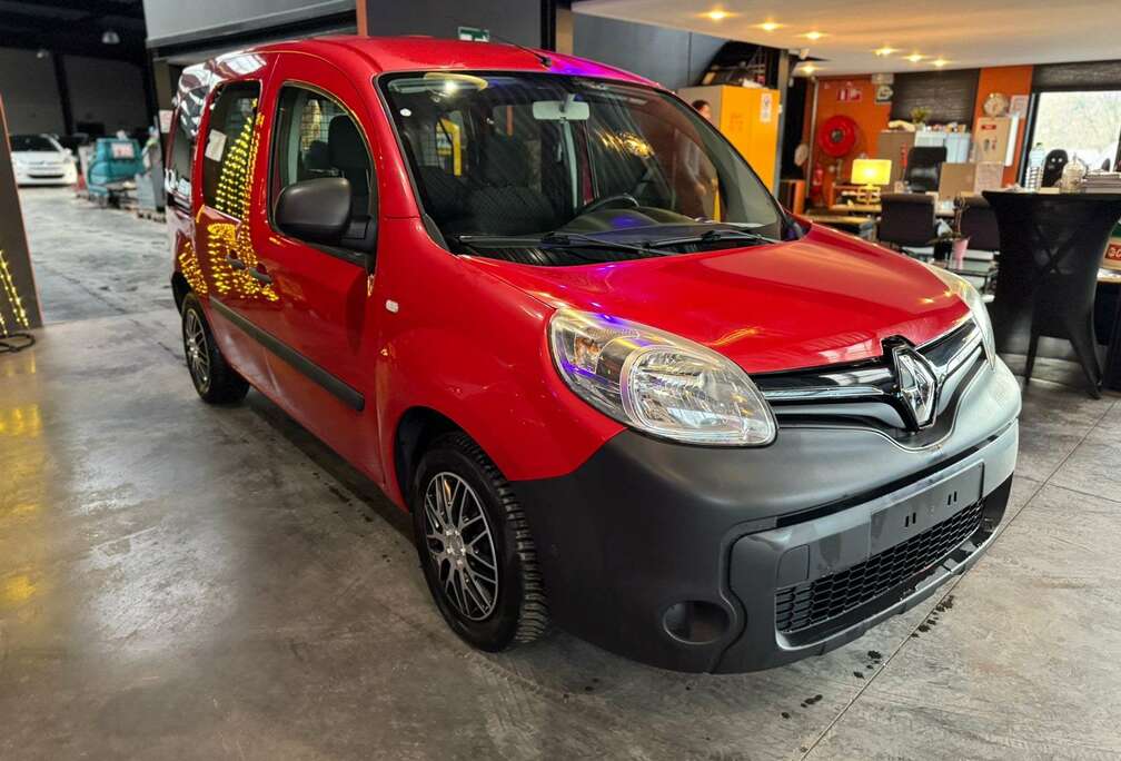 Renault 1.2 - A/C - RADIO CD/USB - 5 PLACES - MANUEL