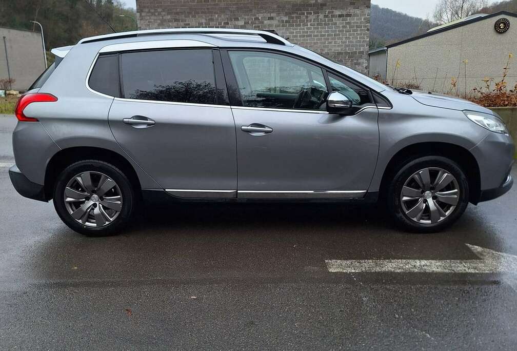 Peugeot 2008 1.2i PureTech Allure S