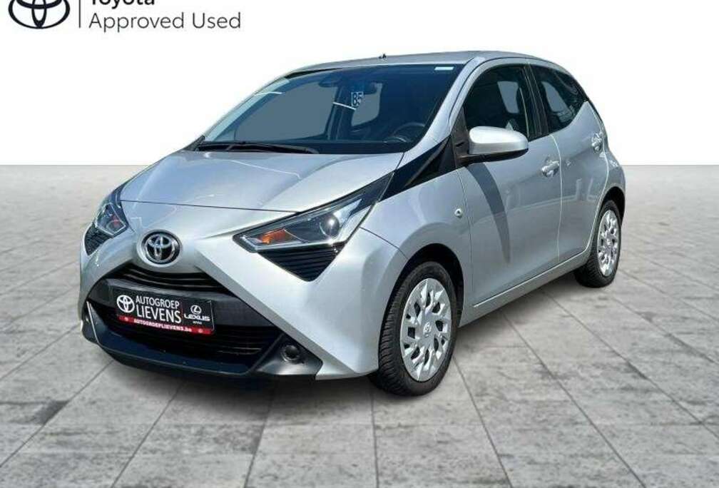 Toyota 1.0 5MT x-play2
