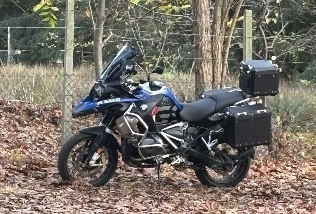 BMW racing blue metalic