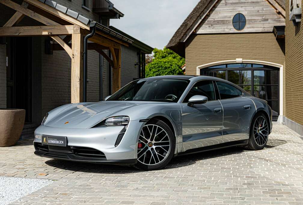 Porsche 4S / Achterbank 2+1 / Luchtvering / Passenger Display / BOSE Surround Sound Systeem / Surround View / Sport Chrono