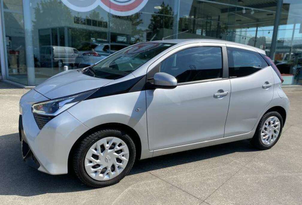 Toyota x-play