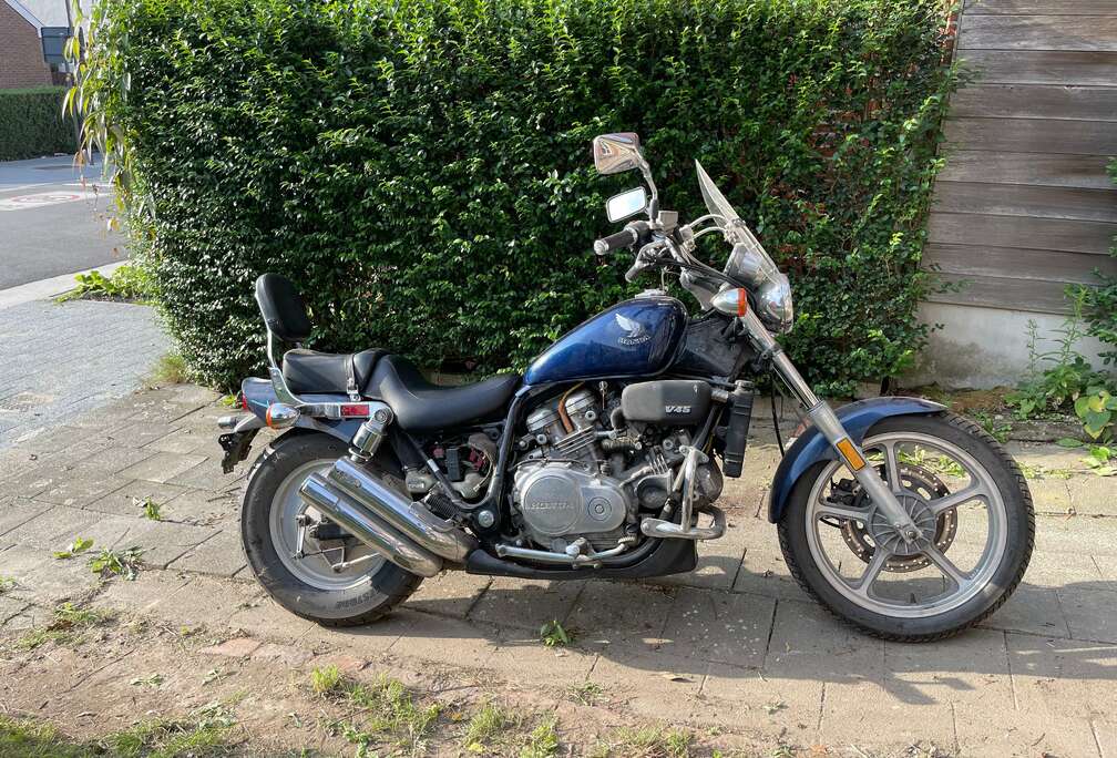 Honda VF 750C MAGNA