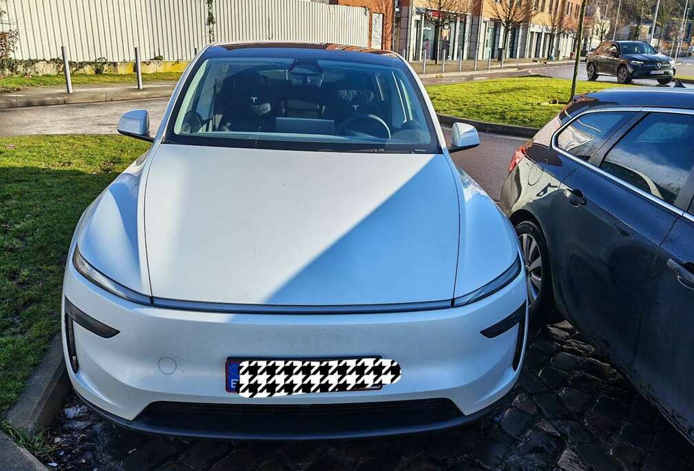 Tesla 62.8 kWh Standard Range RWD