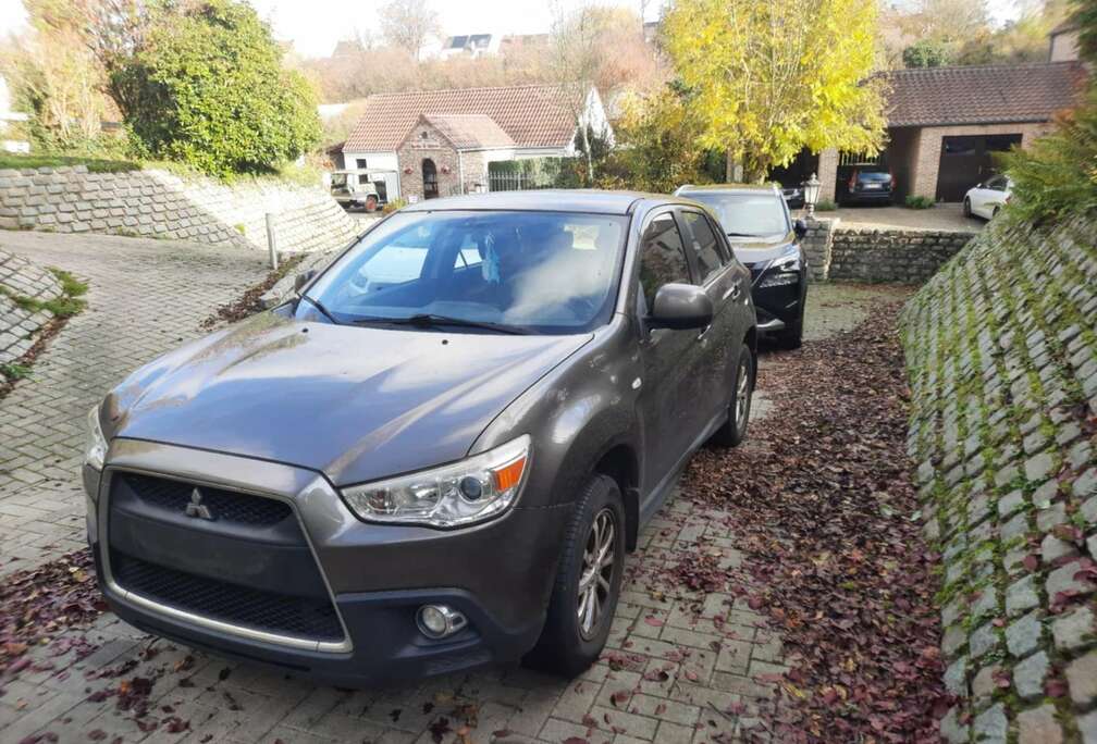 Mitsubishi 1.8 Di-D 2WD Instyle