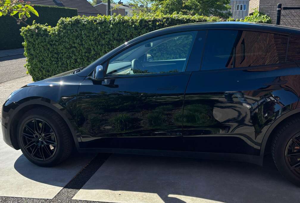 Tesla Model Y 72.5 kWh Dual Motor Long Range (324 kW)