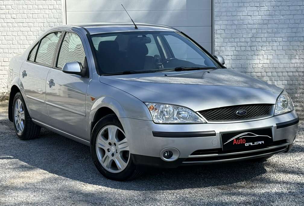 Ford 2.0i 16v Ghia *BOITE AUTO*ESSENCE*143km*