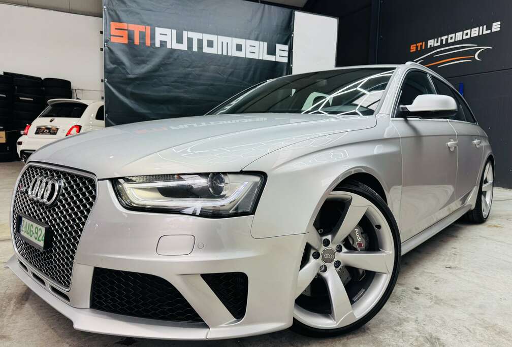 Audi V8 FSI Quattro S tronic