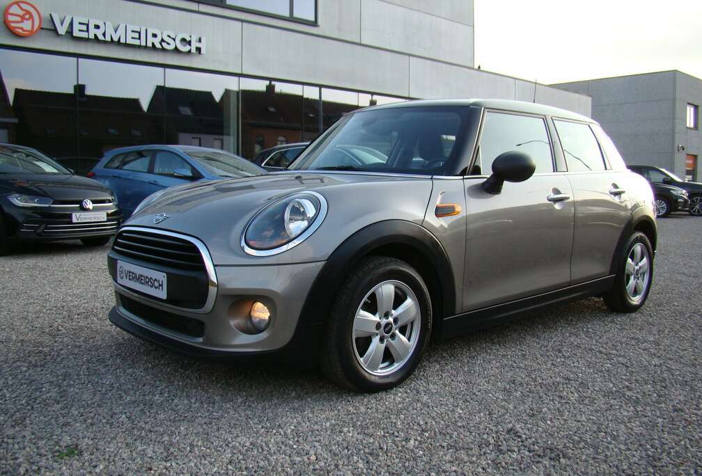 MINI 1.5 *NAVIGATIE*CRUISE CONTROL*PARKEERHULP*