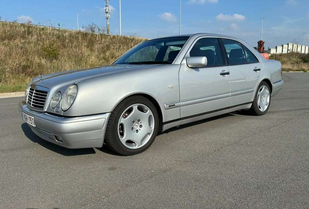 Mercedes-Benz WDB 210