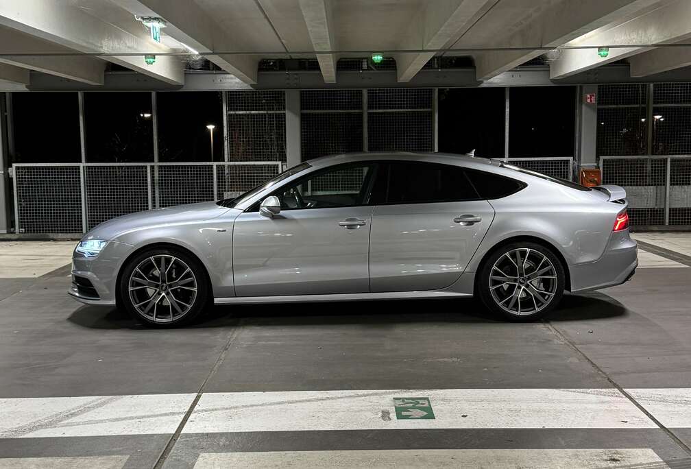 Audi 2017 S line Matrix LED Full Option 96.000km