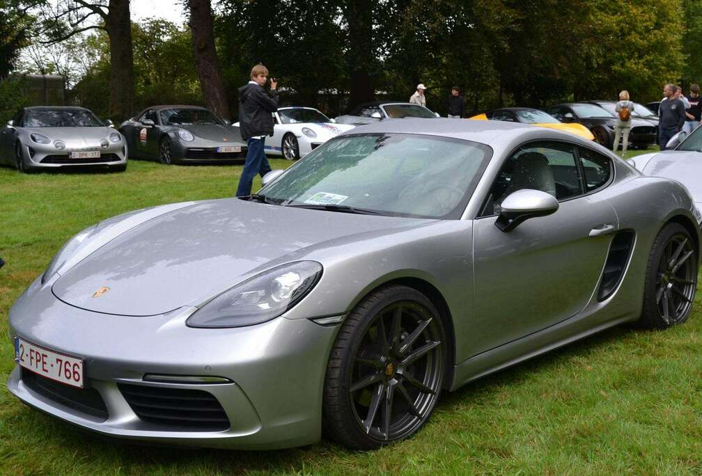 Porsche Sport Chrono/ 2.0 met laungecontrol en 370PK