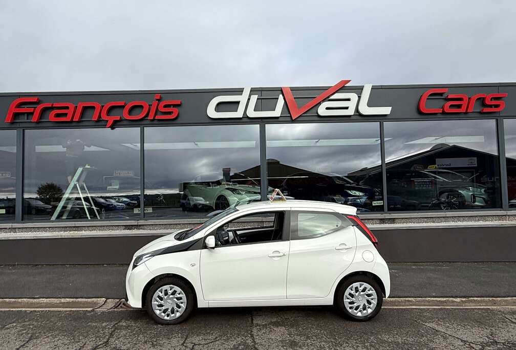 Toyota **ETAT NEUF**GAR 2ANS**PRET A IMMATRICULE**