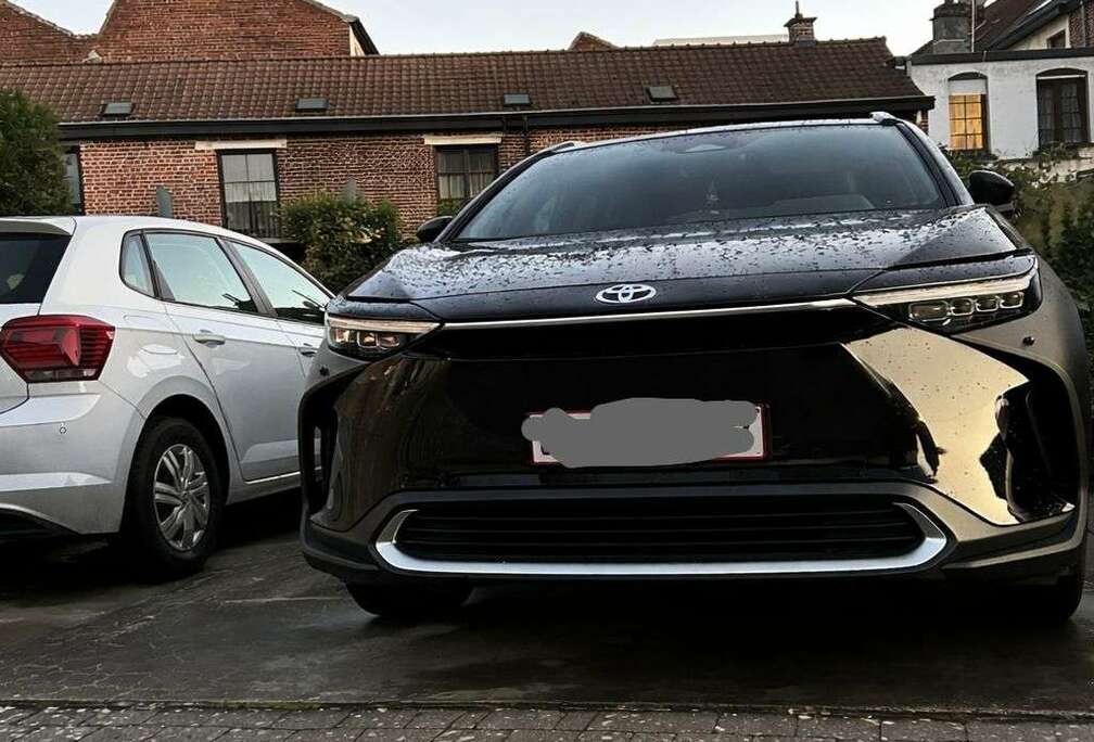 Toyota BZ4X 71.4 kWh iAWD Solar