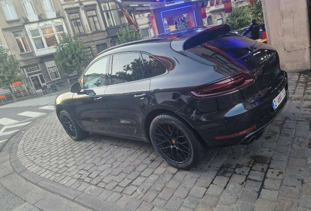 Porsche 3.0 V6 Bi-Turbo GTS PDK