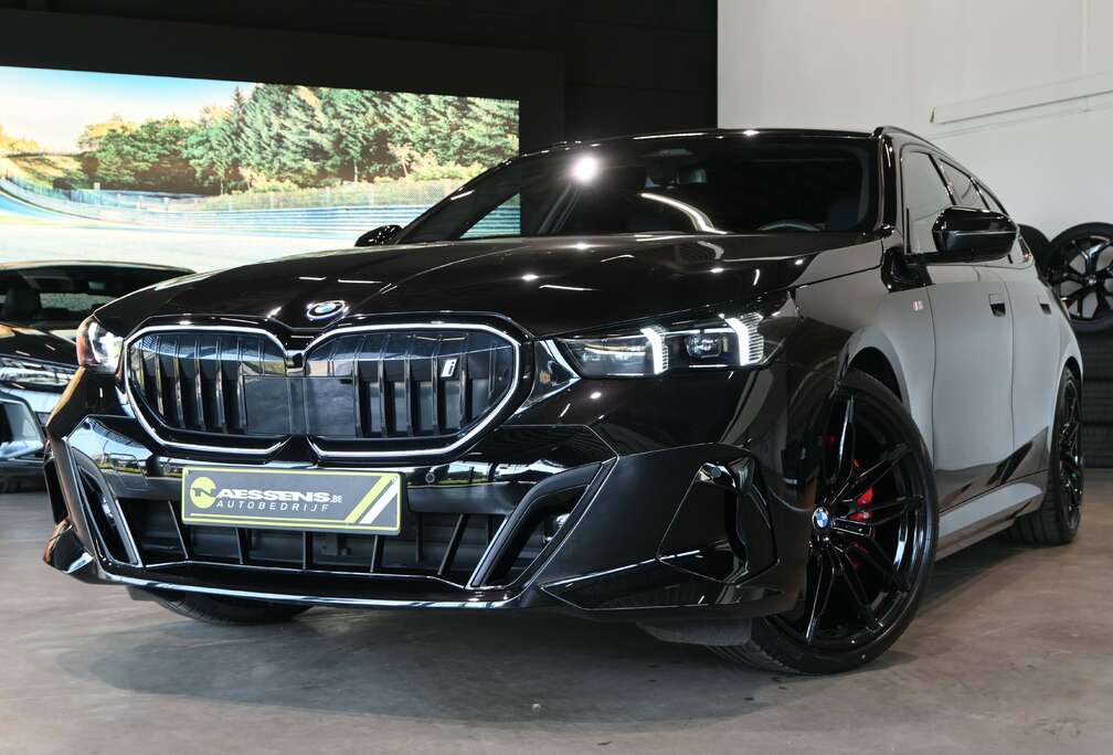BMW Touring eDrive40 M Sport **LED/LEDER/CAM/H&K/DAB/TREKHAAK**