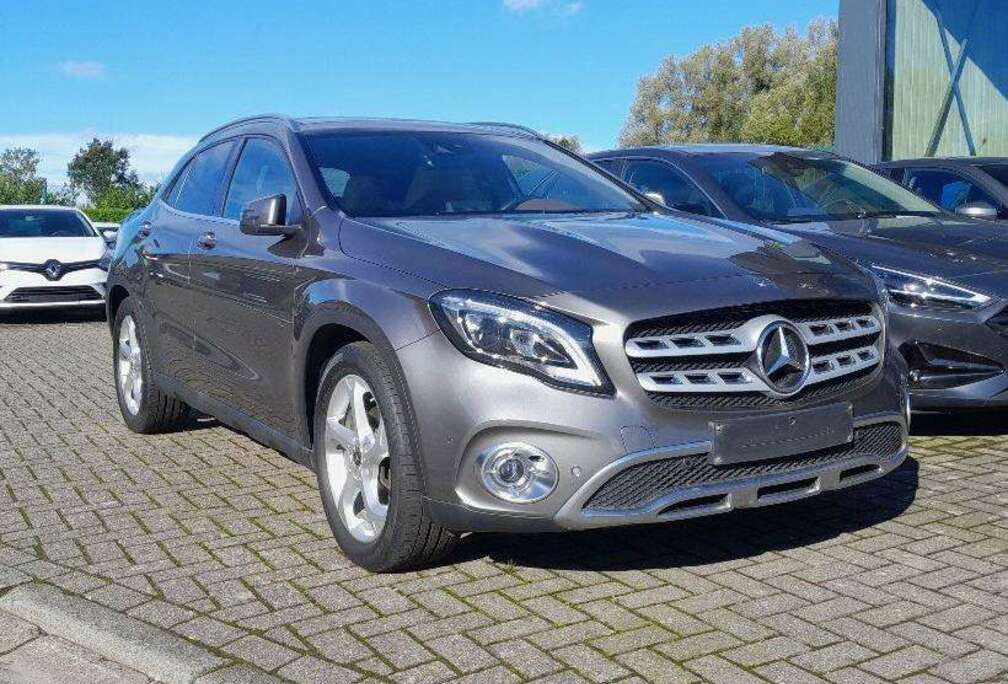 Mercedes-Benz GLA 200 EU6 AUTOMAAT PANO LEDER PDC FULL OPTIE