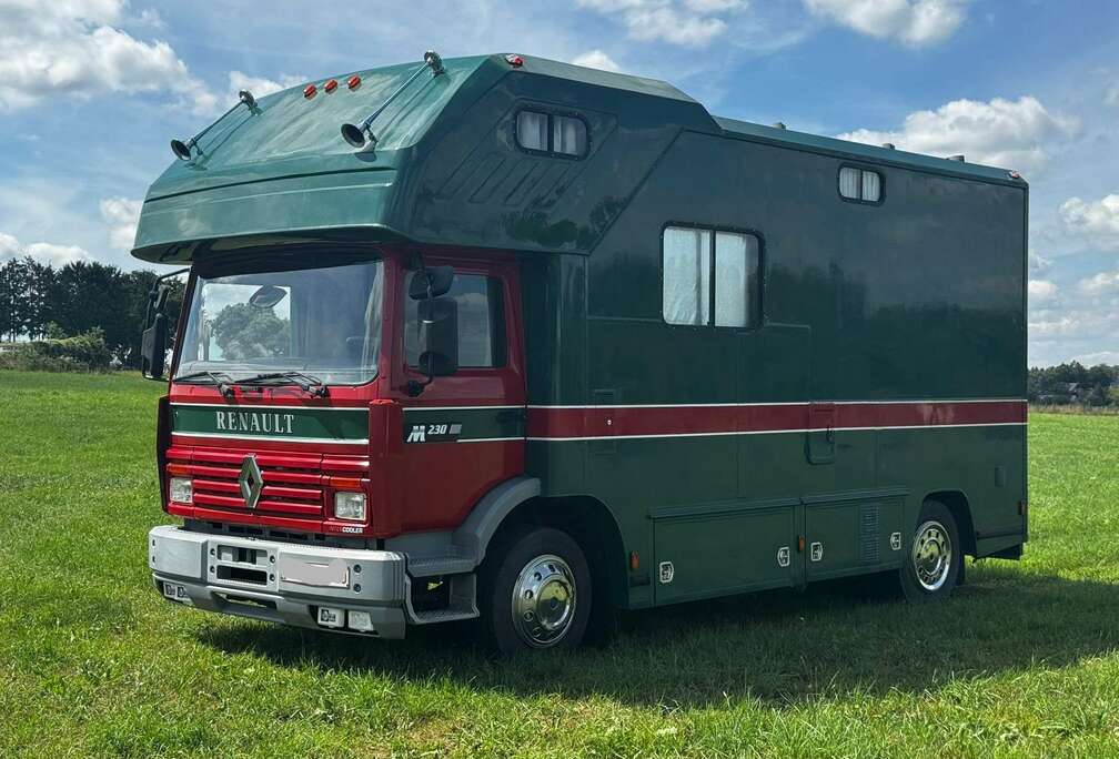 Renault midliner 230 transporter chevaux