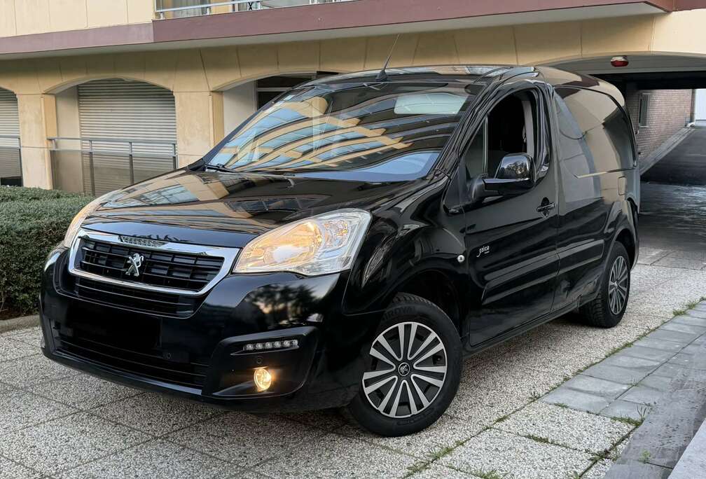 Peugeot 2017 / Euro 6b / 3 PLACES / 1.6HDI / GPS / AIRCO