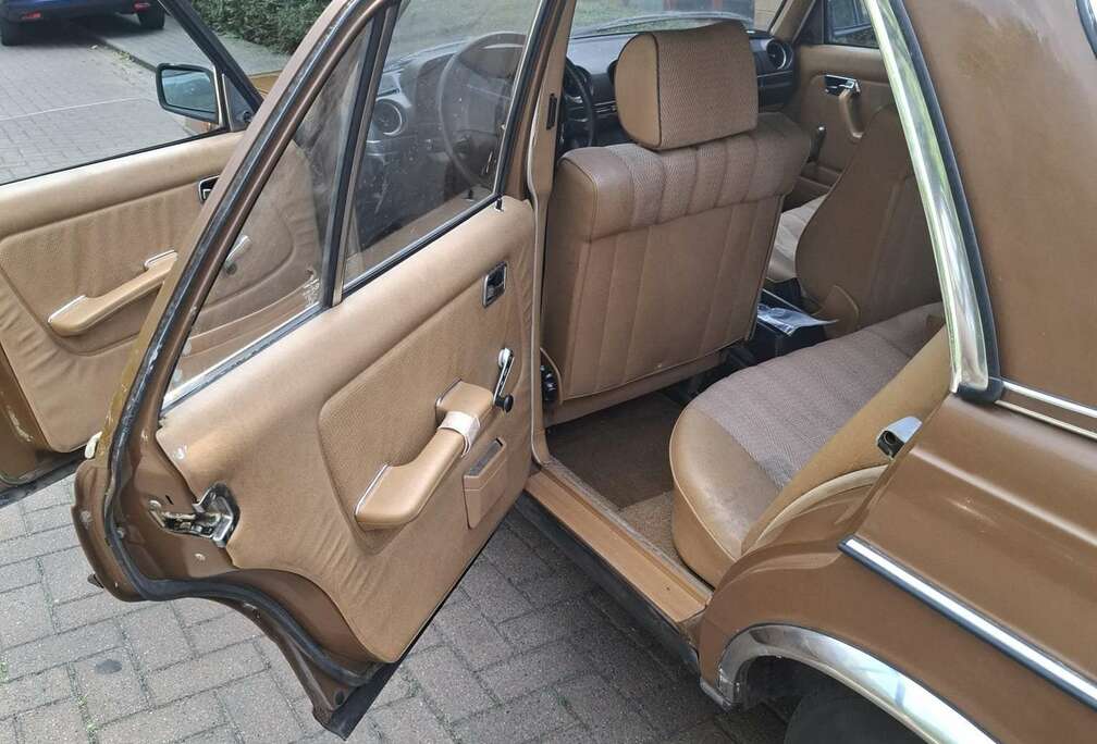 Mercedes-Benz 200 D