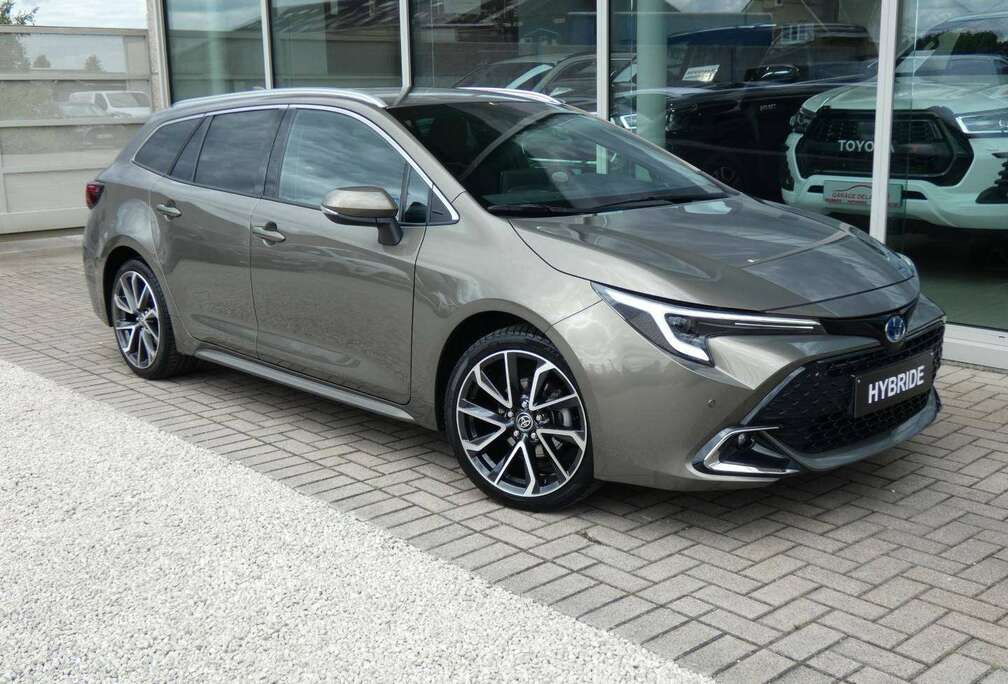 Toyota 1.8 Hybrid Premium 140pk +Trekhaak +Head-up display +Sportzetels +Stuurverwarming +Elektrische koffer +Zetelverwarming
