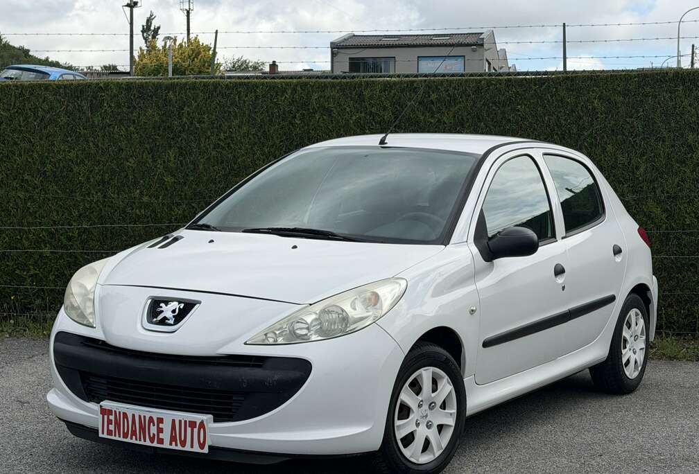 Peugeot + 1.1i Trendy - Car-pass ok