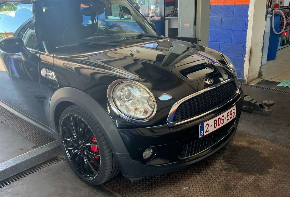 MINI Cabriolet 1.6 JCW