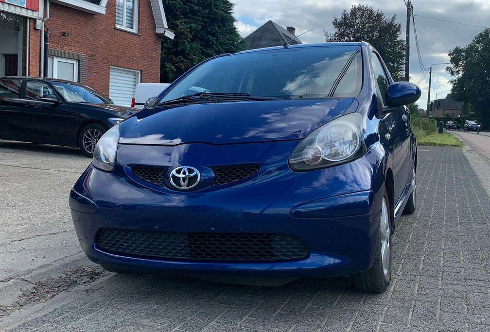 Toyota 1.0i VVT-i Blue