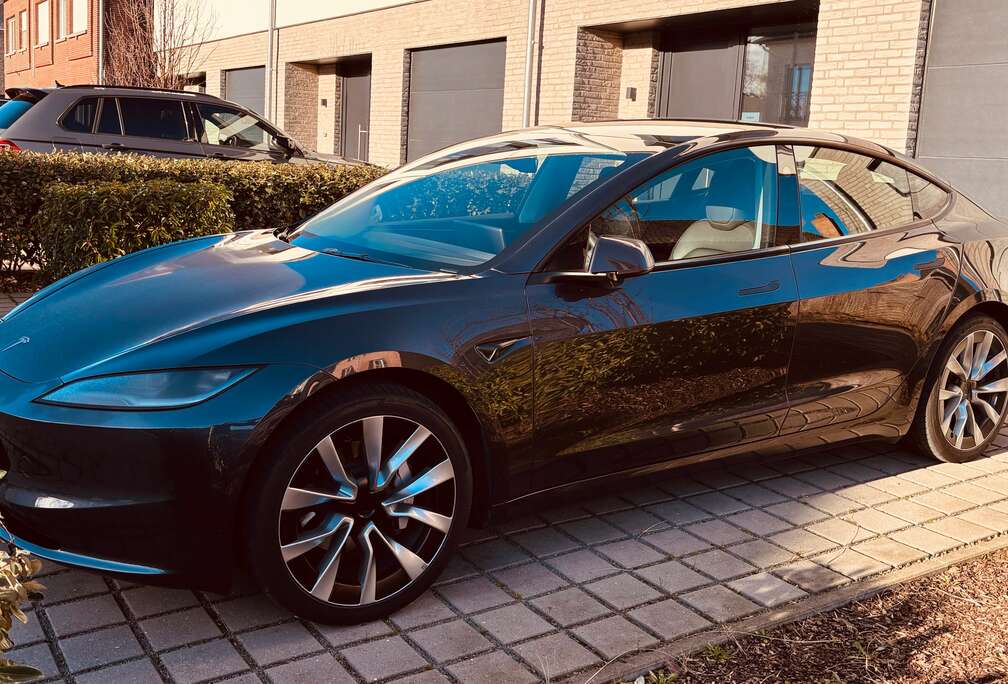 Tesla Highland 78 kWh AWD Long Range Dual Motor Enhanced pilot Summon