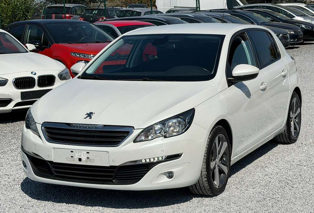 Peugeot 1.2i - 5 Portes - Clim Auto - Navigation - Euro 6b