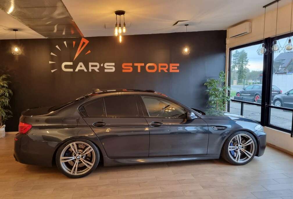 BMW 4.4 V8