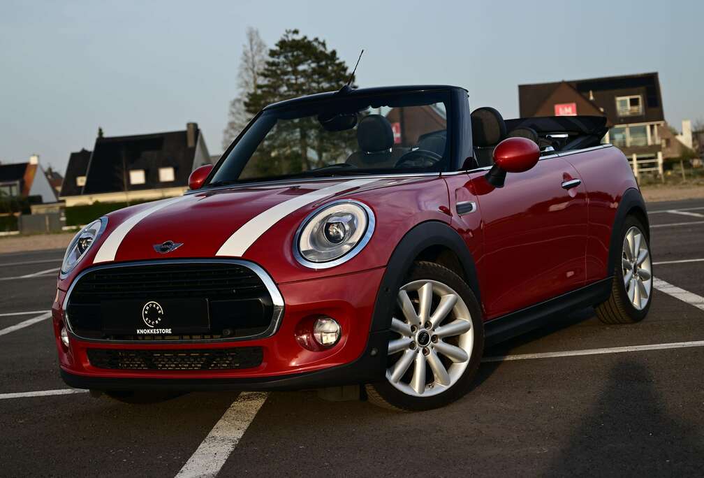 MINI F57 / BLAZING RED / NAVI PRO / CAMERA / PARKASSIST / MINI YOURS / ADAPTIVE SUSPENSION / LED / SPORTSEATS / 1ST OWNER