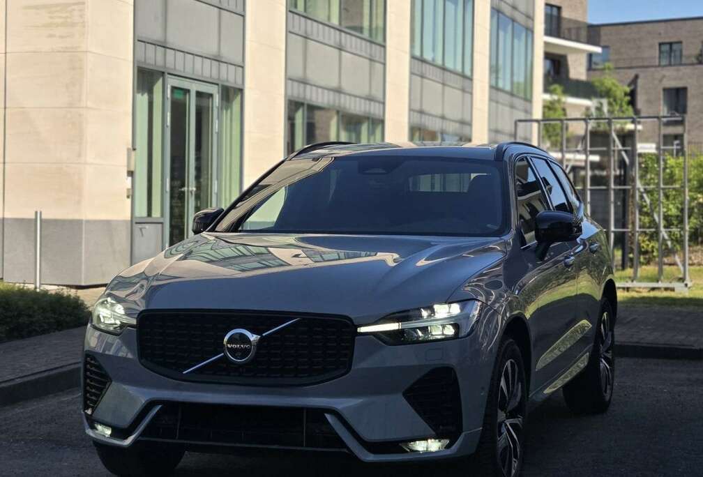 Volvo 2.0 B4 MHEV Plus Dark Nardo Gray