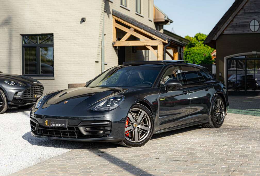 Porsche 4 e-Hybrid Sport Turismo / Panoramadaksysteem / Sport Chrono / BOSE Surround Soundsysteem / Stoelverwarming / LCA