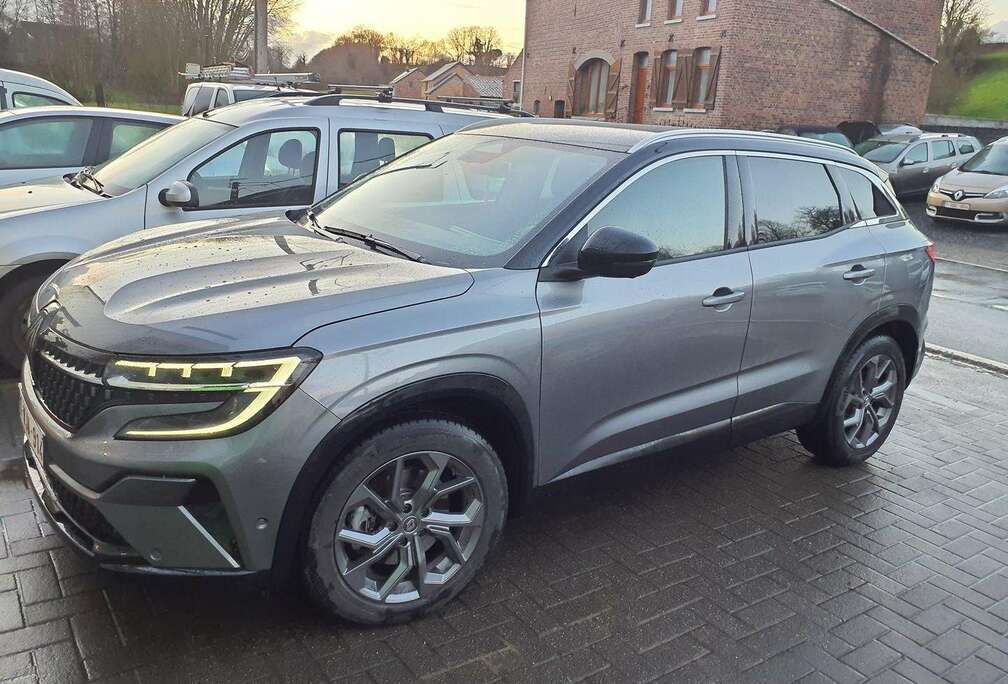 Renault Iconic E-Tech full hybrid 200