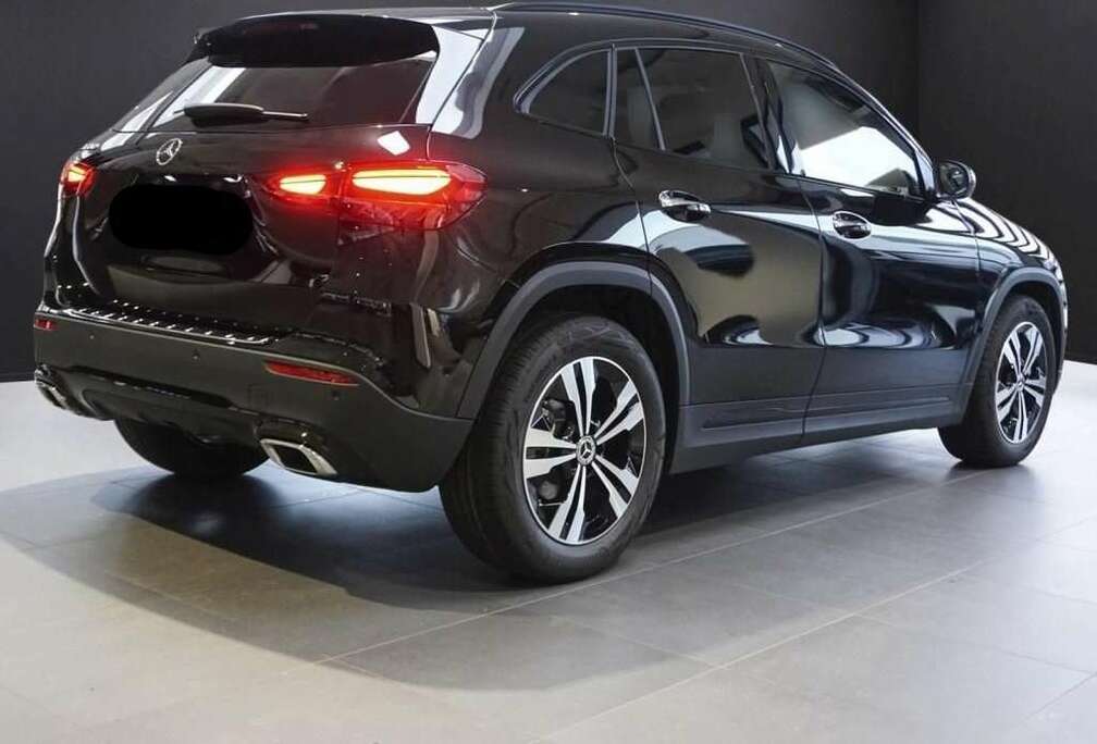 Mercedes-Benz GLA 180 7G-DCTStyle