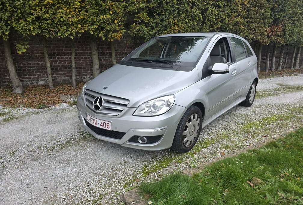 Mercedes-Benz CDI MOTORSCHADE//MOTEUR CASSÉ